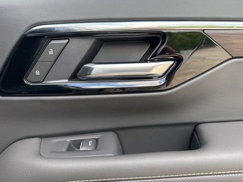 New 2025 Chevrolet Suburban Premier image 15