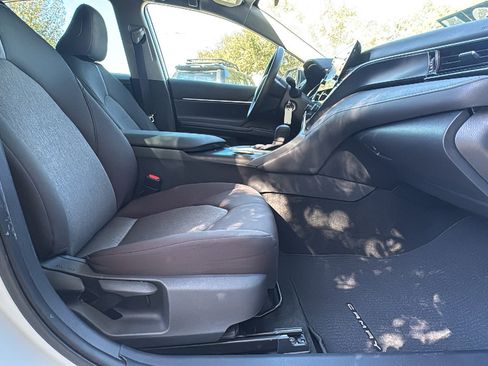 Used 2021 Toyota Camry LE image 23