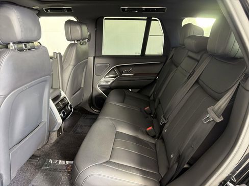 Certified 2025 Land Rover Range Rover SE image 25