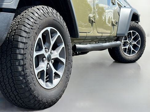 Used 2025 Jeep Wrangler Unlimited Sport AWD/4WD image 16
