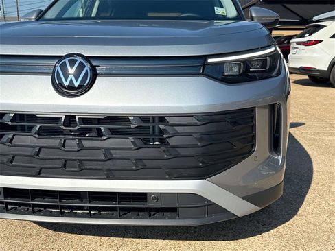 New 2025 Volkswagen Tiguan SE image 7