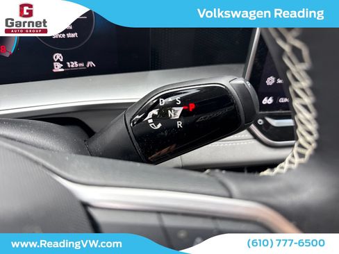 Used 2025 Volkswagen Tiguan SE AWD/4WD image 16