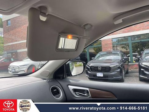 Used 2017 Nissan Pathfinder Platinum w/ Midnight Edition Package AWD/4WD image 34