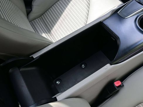 Used 2018 Toyota Camry SE w/ Moonroof Package FWD image 43