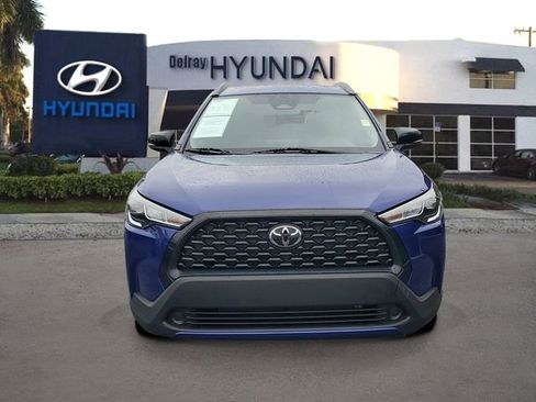 Used 2025 Toyota Corolla Cross LE FWD image 2