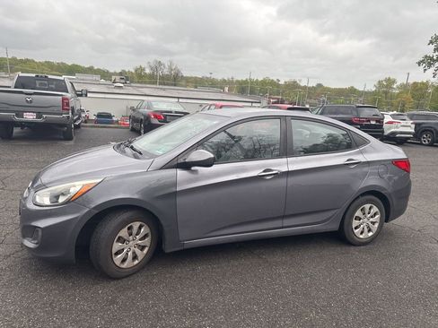 Used 2016 Hyundai Accent SE FWD image 2
