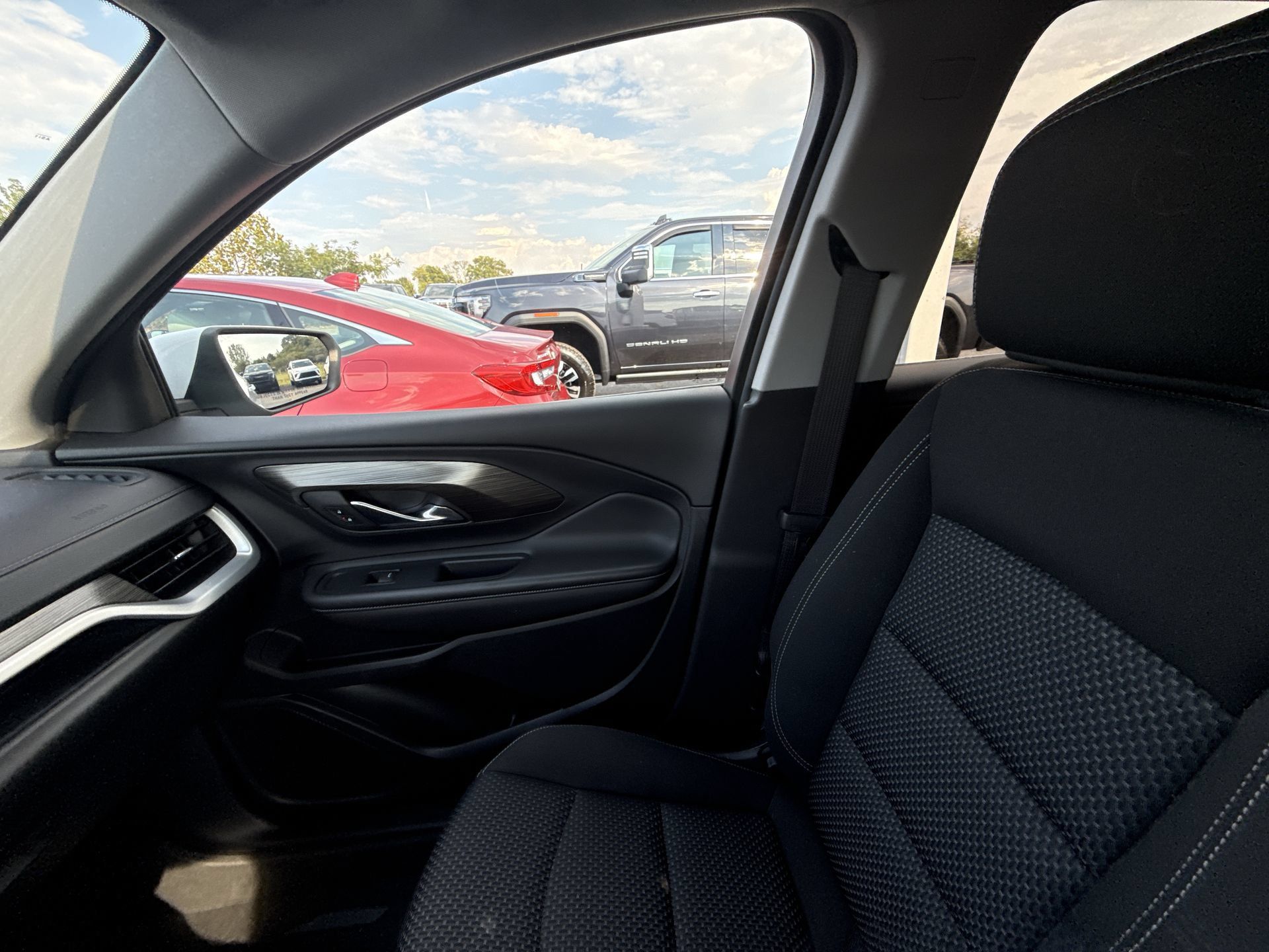 Used 2023 GMC Terrain SLE w/ Driver Convenience Package FWD image 15