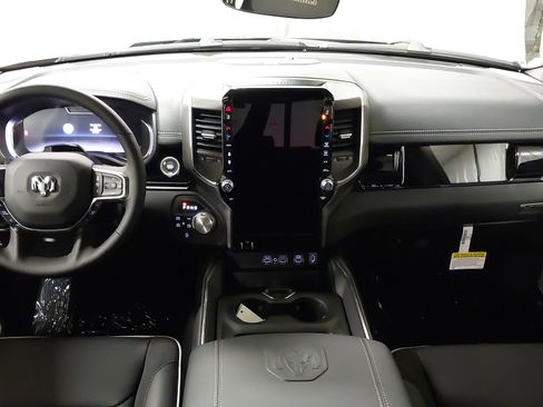 New 2026 RAM 1500 Laramie AWD/4WD image 32