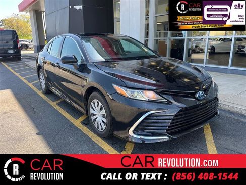 Used 2023 Toyota Camry LE FWD image 1