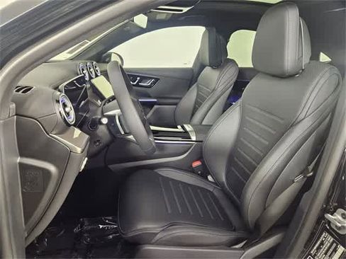 Used 2025 Mercedes-Benz GLC 300 4MATIC image 16