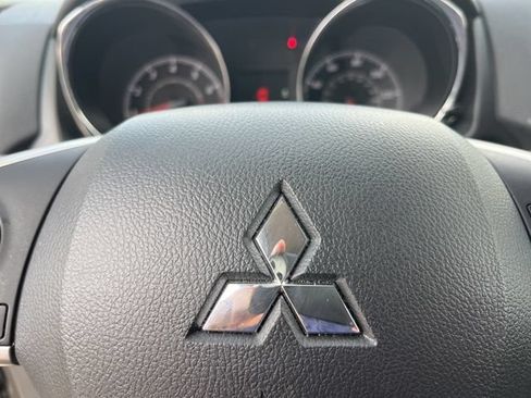 Used 2025 Mitsubishi Outlander Sport LE AWD/4WD image 28