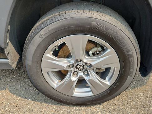 Certified 2025 Toyota RAV4 XLE FWD image 8