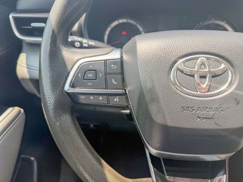 Used 2021 Toyota Highlander L FWD image 10