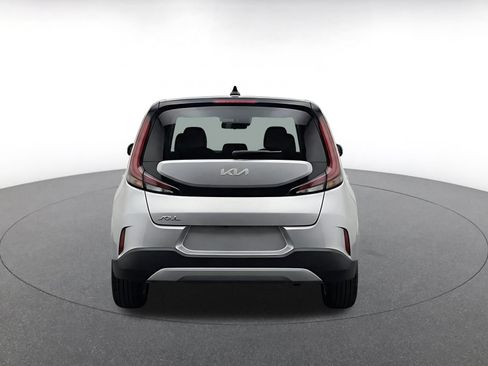 Used 2025 Kia Soul LX w/ LX Technology Package FWD image 8