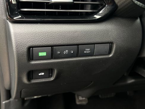 Certified 2025 Nissan Sentra SV FWD image 21