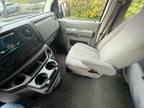 Used 2011 Ford E-350 and Econoline 350 XLT image 11