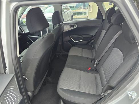 Used 2023 Kia Soul LX w/ LX Technology Package FWD image 17