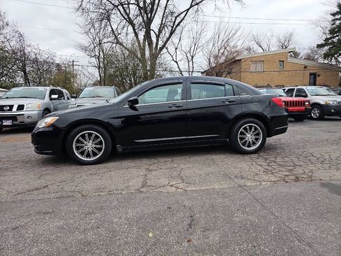 Used 2012 Chrysler 200 Touring FWD image 3