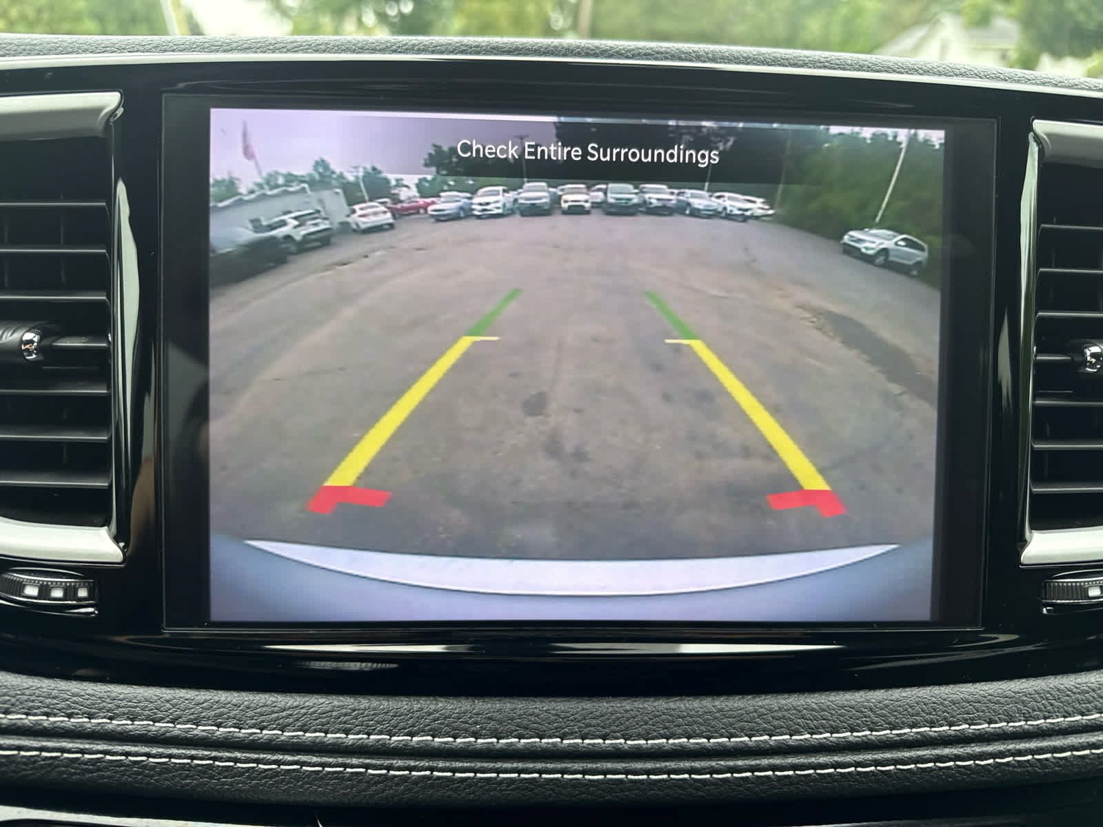 Used 2023 Chrysler Pacifica Touring FWD image 24