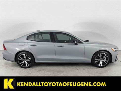 Used 2024 Volvo S60 B5 Core image 6