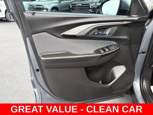 Used 2021 Chevrolet TrailBlazer LT w/ Premium Seating Package FWD image 12