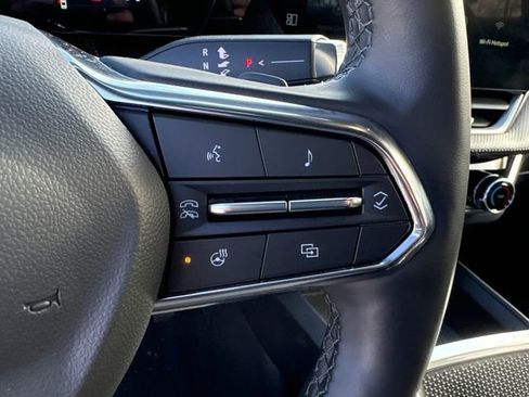 Used 2025 Chevrolet Equinox LT w/ Safety and Technology Package image 23