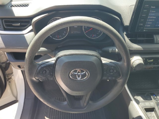 Used 2021 Toyota RAV4 LE FWD image 17