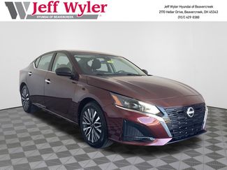 Used 2025 Nissan Altima 2.5 SV image 1
