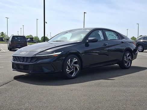 New 2026 Hyundai Elantra Limited FWD image 11
