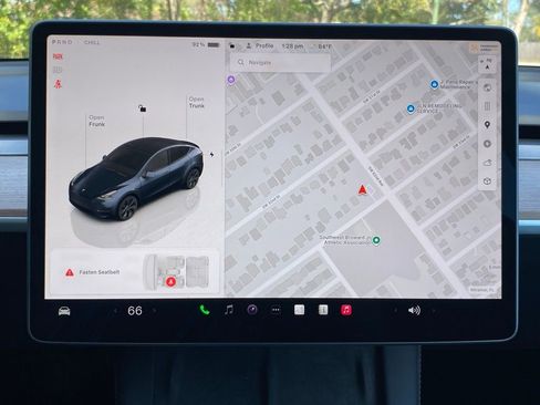 Used 2025 Tesla Model Y Long Range image 18