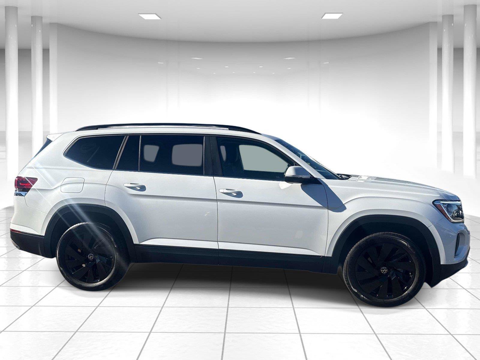 Certified 2026 Volkswagen Atlas SE AWD/4WD image 2