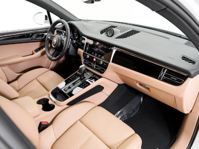 Certified 2026 Porsche Macan AWD/4WD image 22