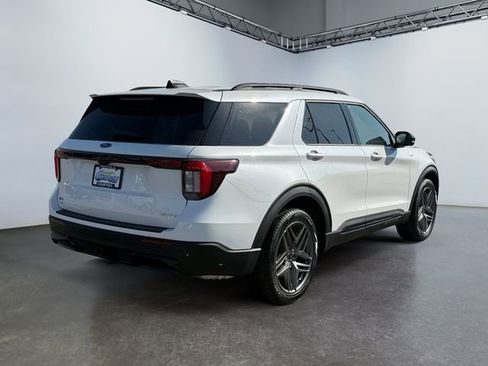 New 2026 Ford Explorer ST-Line w/ ST-Line Street Pack AWD/4WD image 5