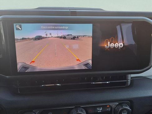 Used 2024 Jeep Gladiator Sport image 16