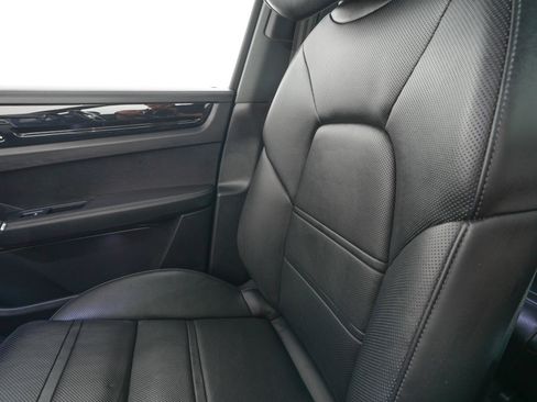 Used 2023 Porsche Cayenne AWD/4WD image 27