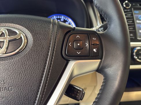 Used 2014 Toyota Highlander Limited AWD/4WD image 26