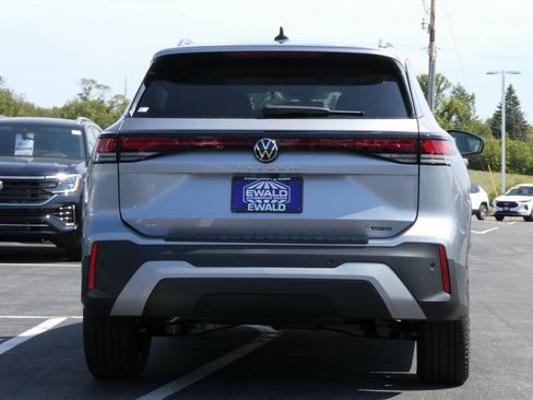 New 2025 Volkswagen Tiguan SE image 20