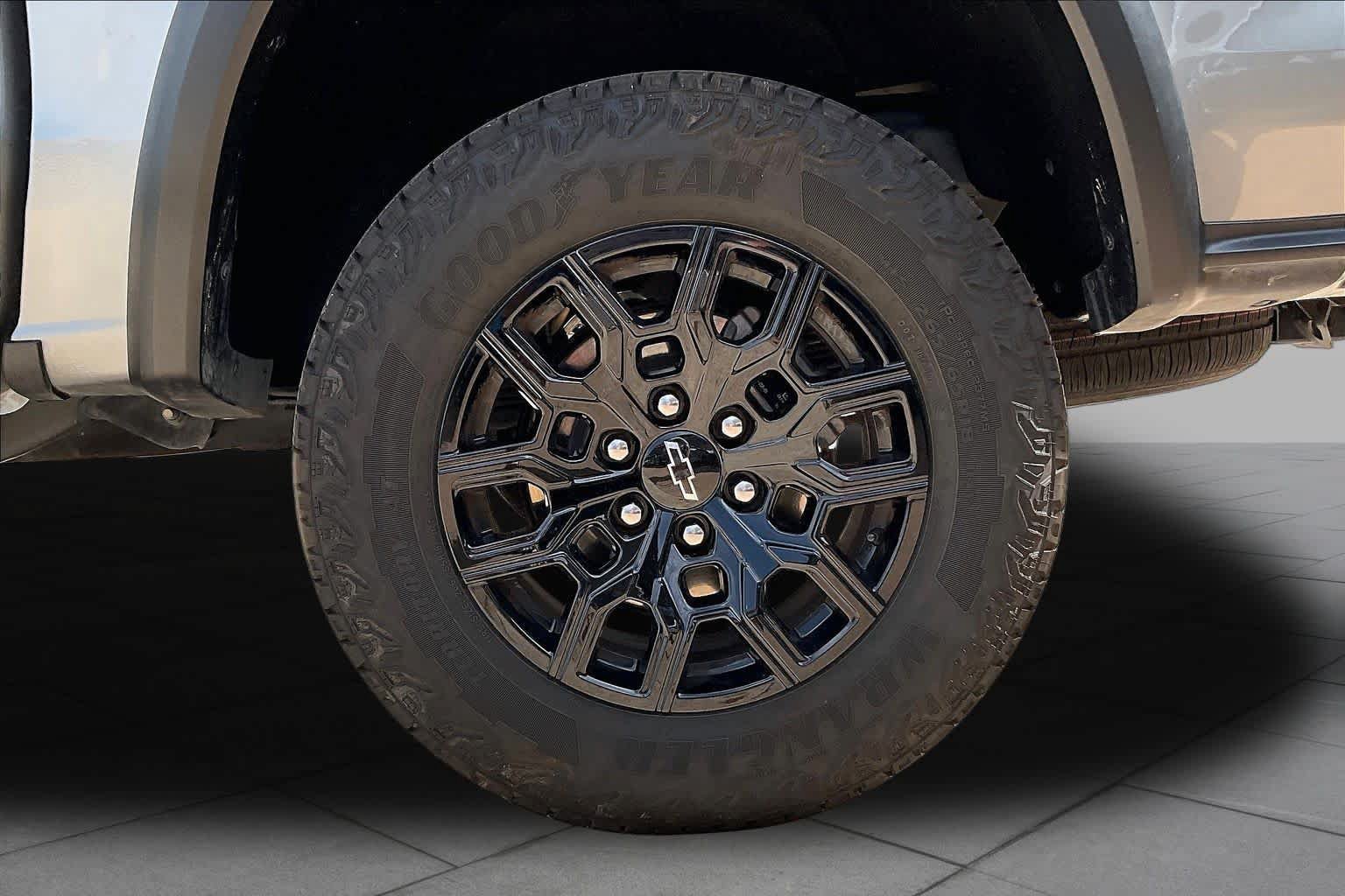 Used 2024 Chevrolet Colorado Trail Boss w/ Advanced Trailering Package AWD/4WD image 12