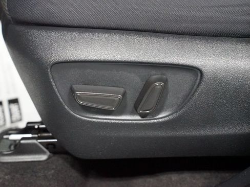 Used 2023 Toyota Highlander L FWD image 32
