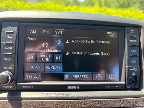 Used 2013 Chrysler Town & Country Touring-L w/ Driver Convenience Group FWD image 13
