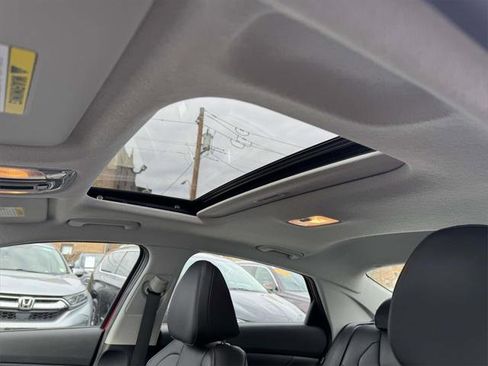 Certified 2025 Hyundai Elantra Limited image 19