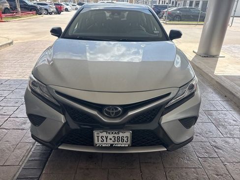 Used 2020 Toyota Camry XSE image 3