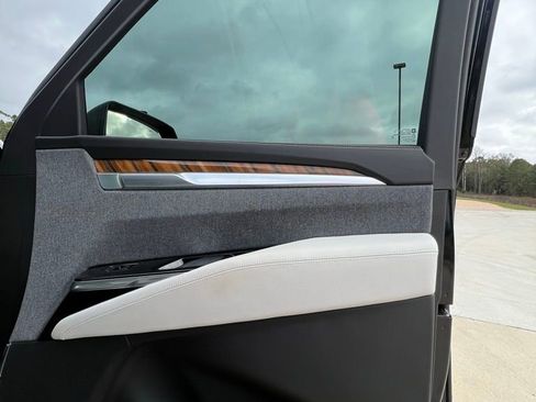 Used 2025 Cadillac Escalade Sport Platinum w/ LPO, ONYX Package image 23