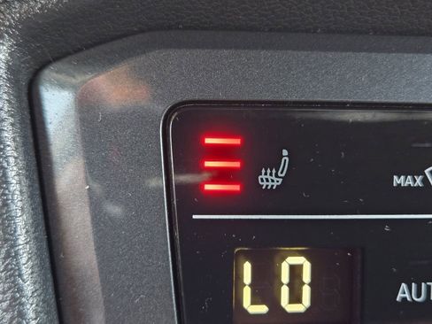 Used 2022 Volkswagen Tiguan SE R-Line FWD image 28