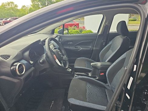 Used 2025 Nissan Versa SV FWD image 15