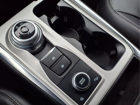 Certified 2022 Ford Explorer XLT w/ Equipment Group 202A image 19