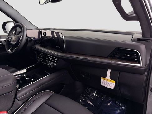 New 2025 Chevrolet Suburban Premier image 30