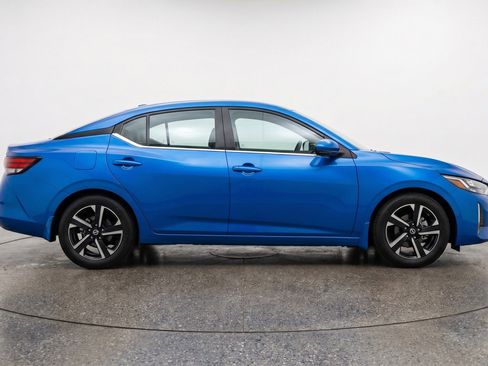 Used 2025 Nissan Sentra SV FWD image 11