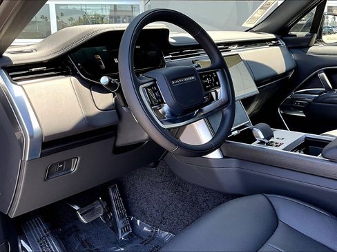 New 2025 Land Rover Range Rover SE image 6