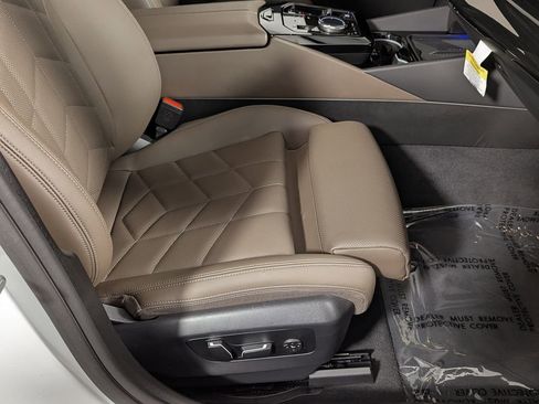 Used 2025 BMW 530i xDrive AWD/4WD image 28